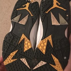 Jordan Shoes - Jordan’s male size 9 Jordan Shoes - Jordan’s male size 9